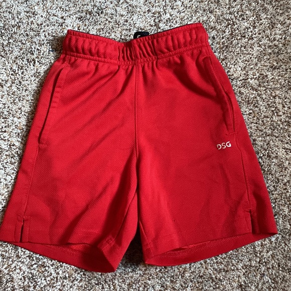 Kids bundle size 4/5, 3 long sleeve, one short sleeve, one soccer shorts - Picture 6 of 6